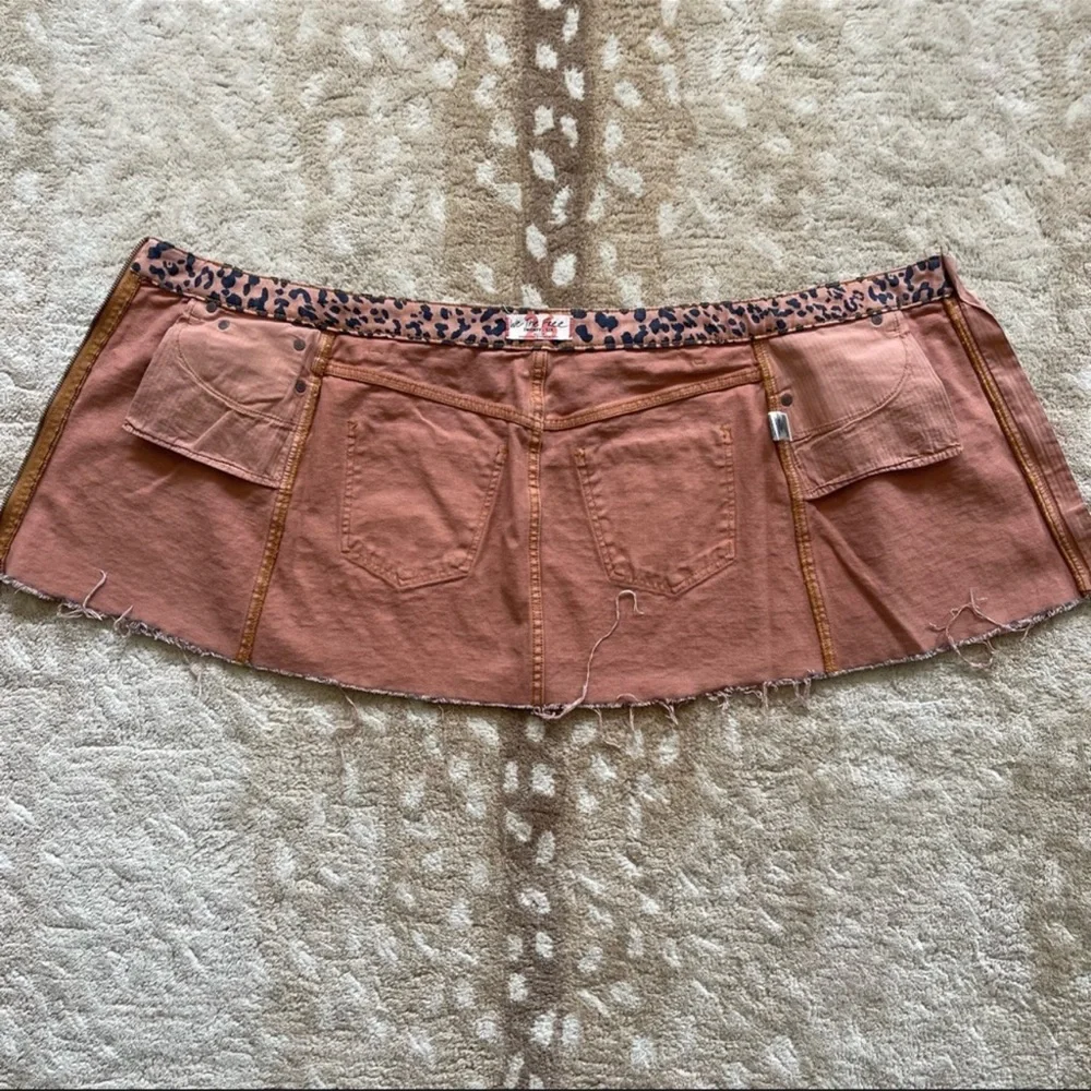 Free People We The Free Zip It Up Leopard Print Denim Mini Skirt Size 26 - Picture 3 of 14